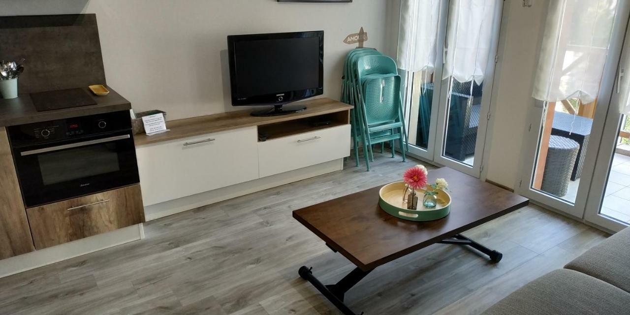 Au Coeur De Port Frejus - T2 30 M² - Tout A Pied Bagian luar foto