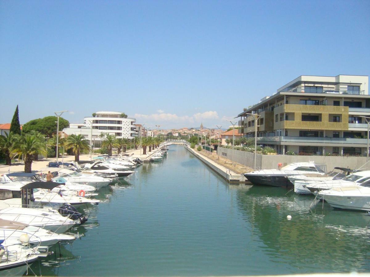 Au Coeur De Port Frejus - T2 30 M² - Tout A Pied Bagian luar foto
