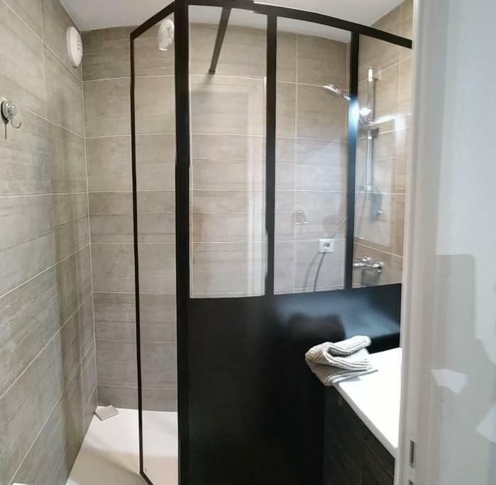 Au Coeur De Port Frejus - T2 30 M² - Tout A Pied Bagian luar foto